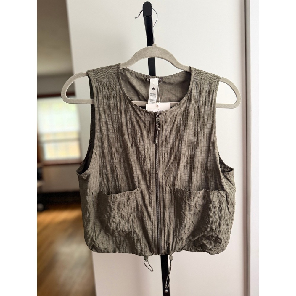 NWT Lululemon Grid-Texture Hiking Cargo Vest - Small - Army Green